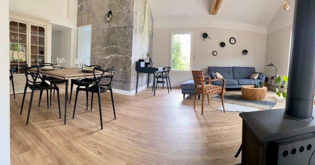 Proche Centre Ville, Gite 4 Etoiles Avec Piscine Digione Esterno foto